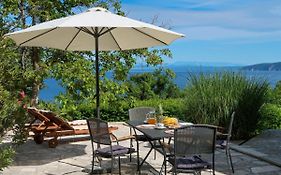 Holiday Home Makvic - Mod310 By Interhome